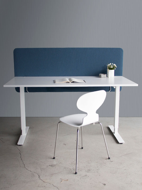 Sound absorbing office table divider. Avskjerming og lyddemping på kontor. 120cm x 65.